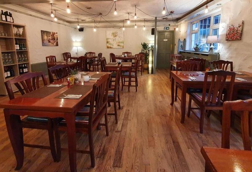 فندق The Bowers Bar & Restaurant