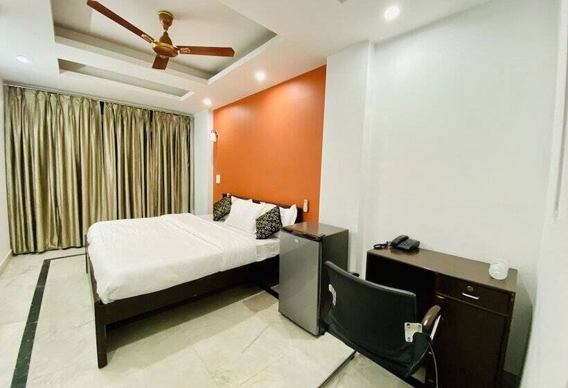 بنسيون Jasola 82 Inn