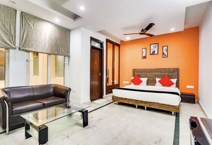 بنسيون Jasola 82 Inn