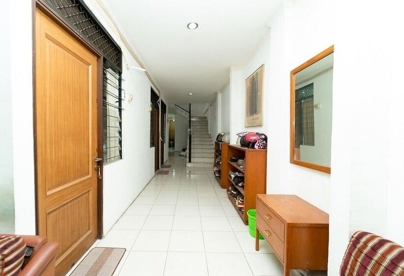 ペンション Koolkost Syariah Near Stie Trianandra