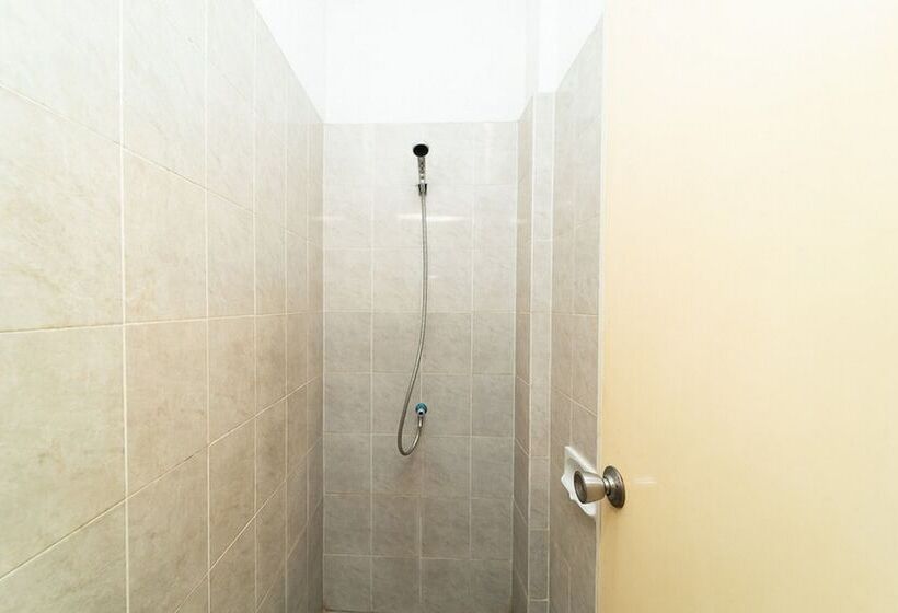 ペンション Koolkost Syariah Near Stie Trianandra