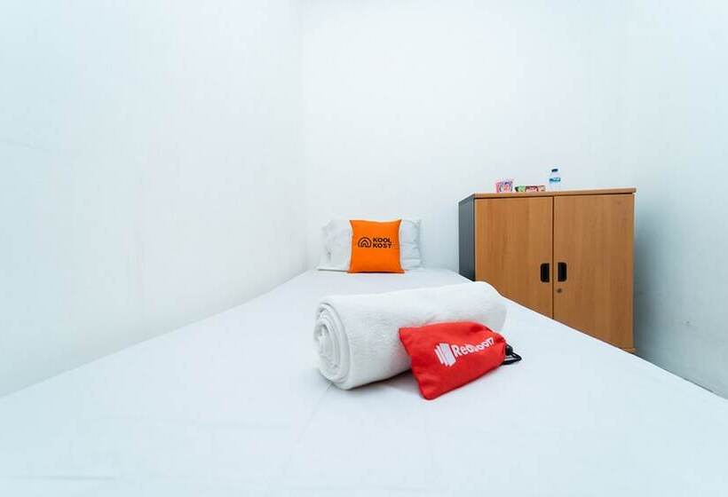 ペンション Koolkost Syariah Near Stie Trianandra