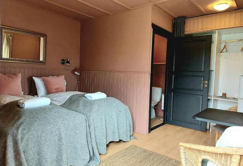 پانسیون Riverfront Lodge Hella