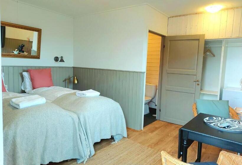 پانسیون Riverfront Lodge Hella