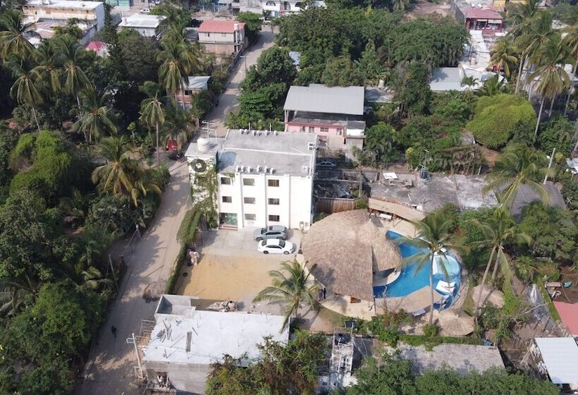 ホテル Ashly Loma Larga