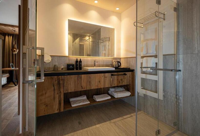 فندق Ciampedie Luxury Alpine Spa