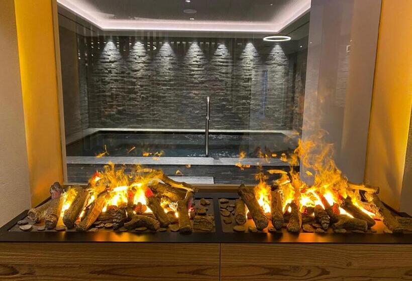 Отель Ciampedie Luxury Alpine Spa
