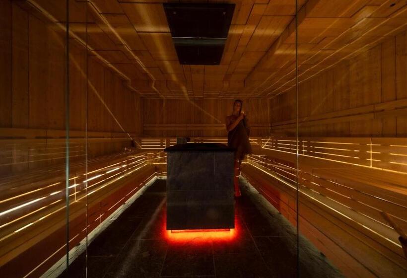 ホテル Ciampedie Luxury Alpine Spa