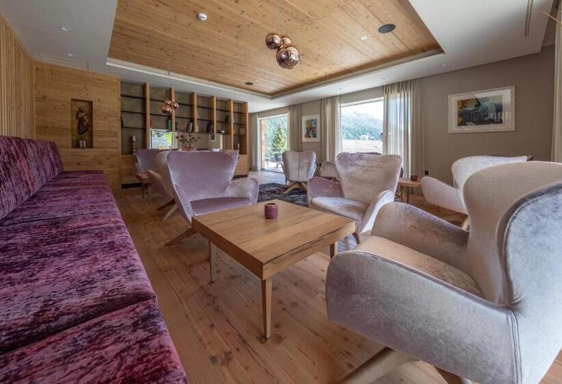 فندق Ciampedie Luxury Alpine Spa