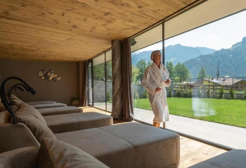 ホテル Ciampedie Luxury Alpine Spa