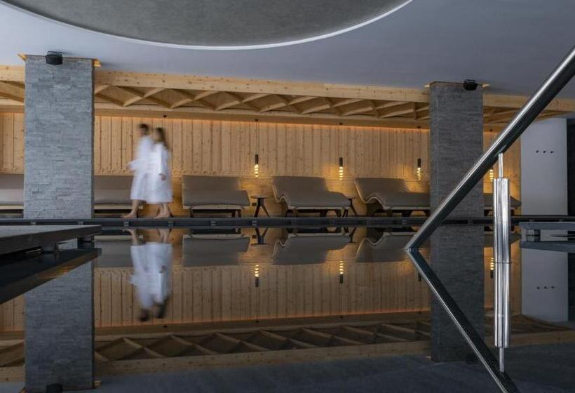 ホテル Ciampedie Luxury Alpine Spa