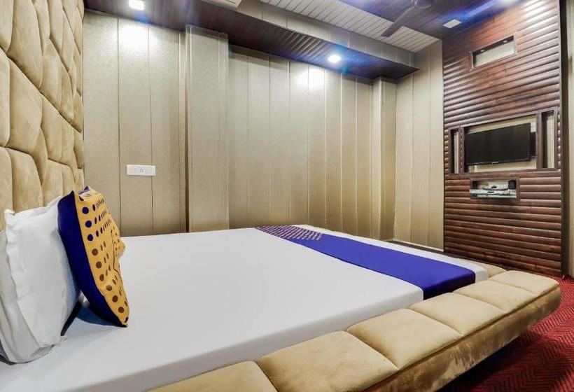 酒店 Spot On 65515 Kanpur Deluxe