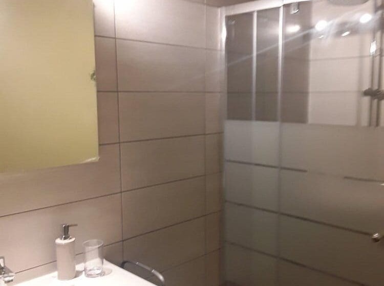 민박 L Hôte Des Géants