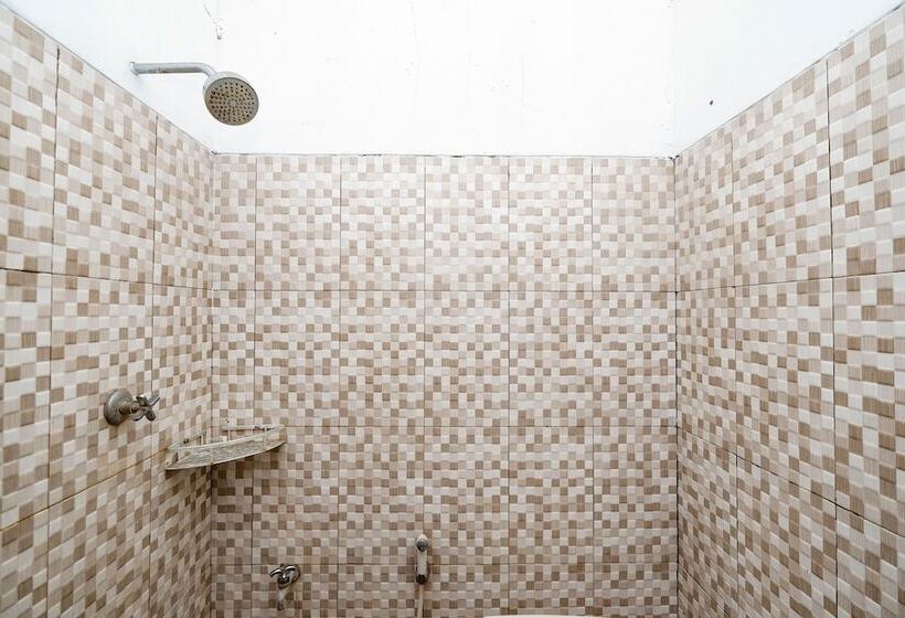 ホテル Spot On 2414 Homestay Potroyudan Syariah