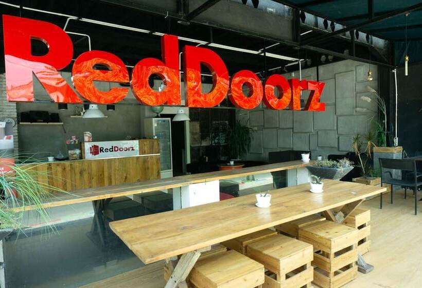 פנסיון Reddoorz Near Alun Alun Madiun
