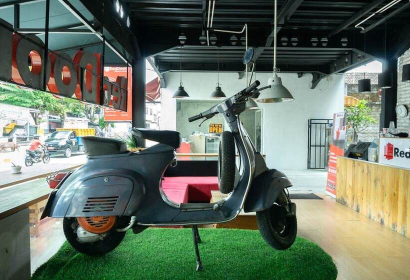 Pansiyon Reddoorz Near Alun Alun Madiun