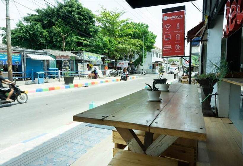 Panzió Reddoorz Near Alun Alun Madiun