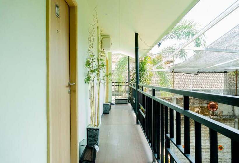 פנסיון Reddoorz Near Alun Alun Madiun