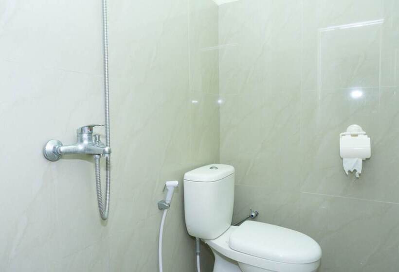 פנסיון Reddoorz Near Alun Alun Madiun