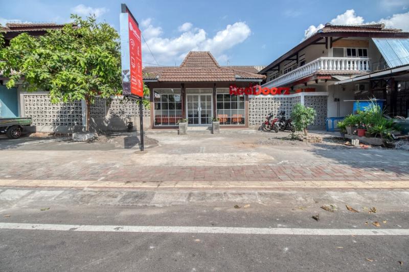 膳宿费 Reddoorz Near Malioboro Tugu Station Jogja 2