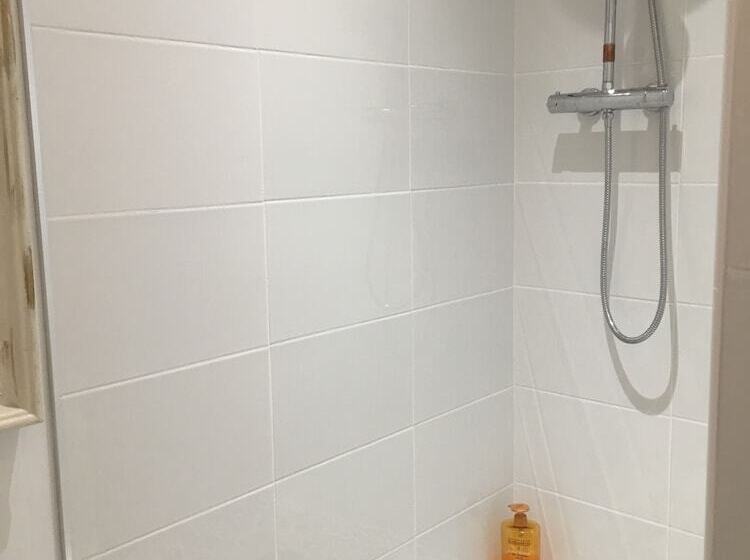 مبيت وإفطار La Cadille