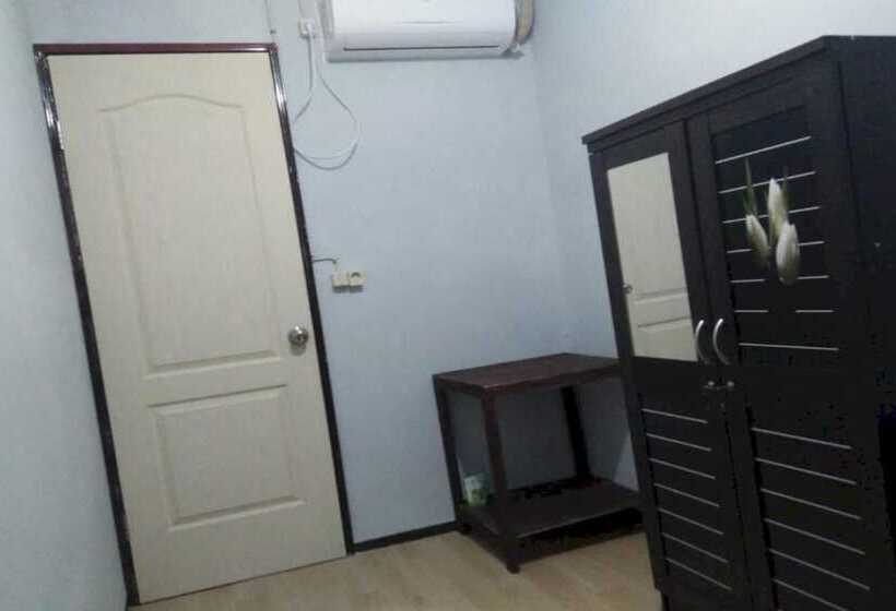 בית מלון כפרי Oyo 2342 Asti Residence 1