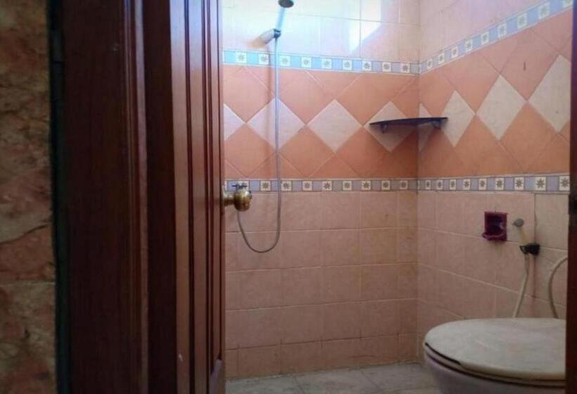 בית מלון כפרי Oyo 2342 Asti Residence 1