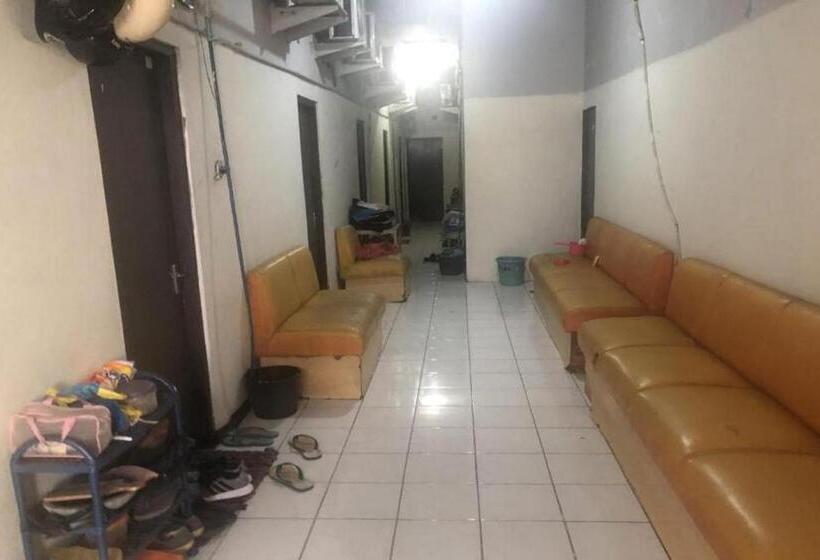 בית מלון כפרי Oyo 2342 Asti Residence 1