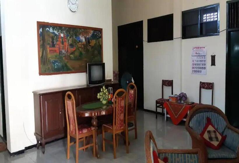 בית מלון כפרי Oyo 2342 Asti Residence 1