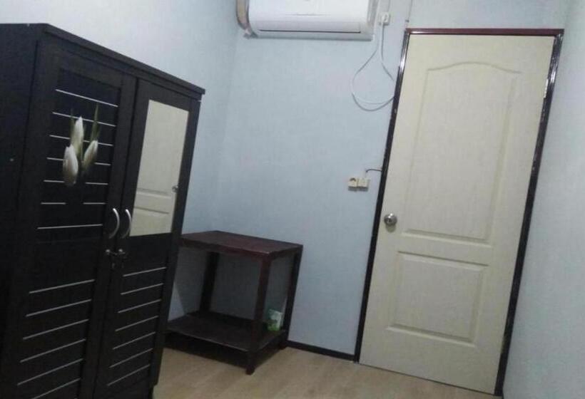 בית מלון כפרי Oyo 2342 Asti Residence 1