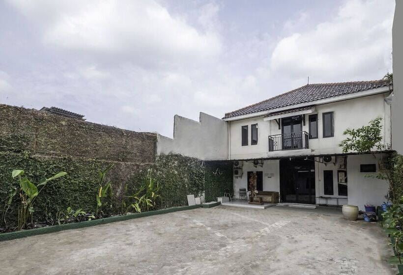 Отель Oyo 2391 Baladewa Residence Syariah