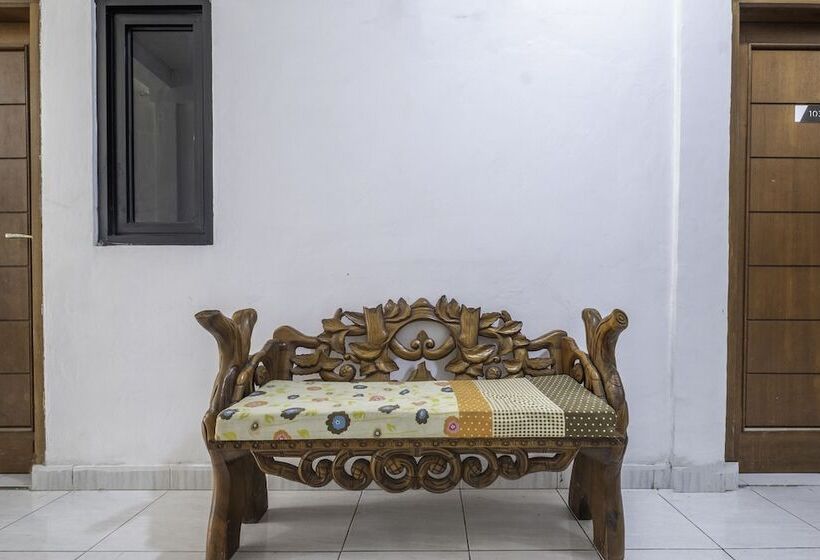 Отель Oyo 2391 Baladewa Residence Syariah