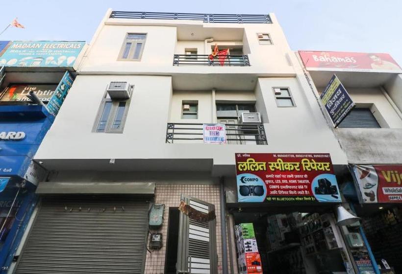 酒店 Oyo 65532 Clock Inn