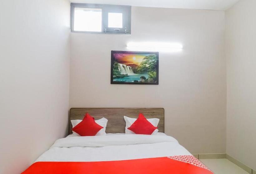 酒店 Oyo 65532 Clock Inn