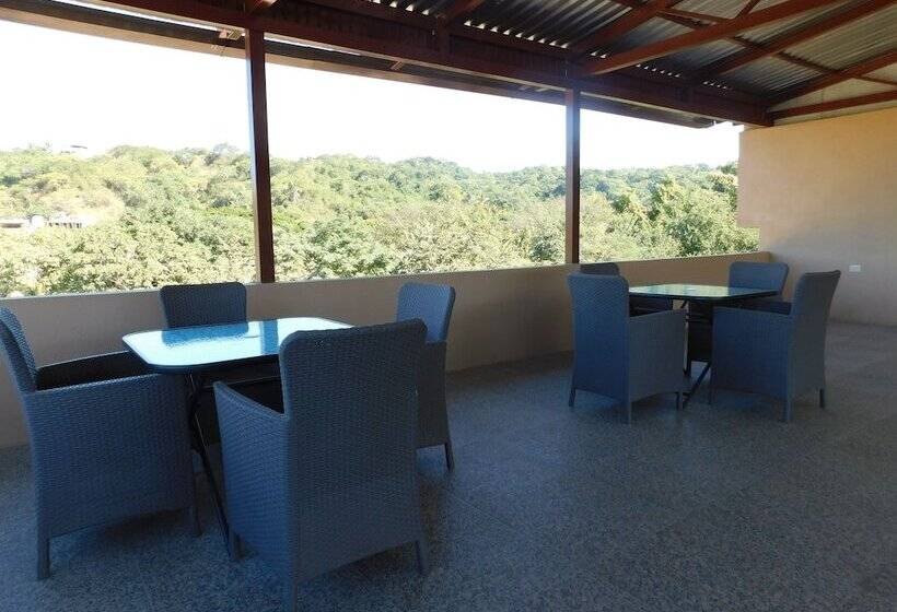 בית מלון כפרי Pacific Inn