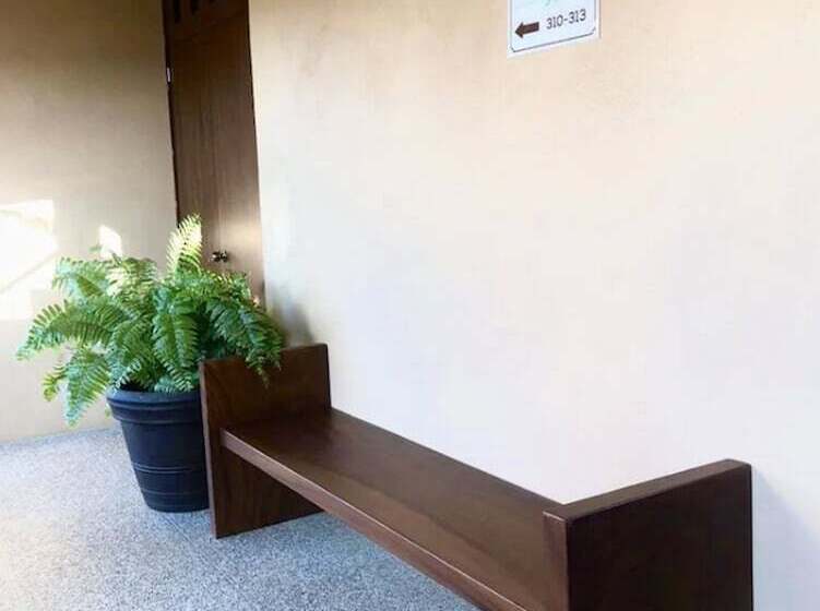 בית מלון כפרי Pacific Inn