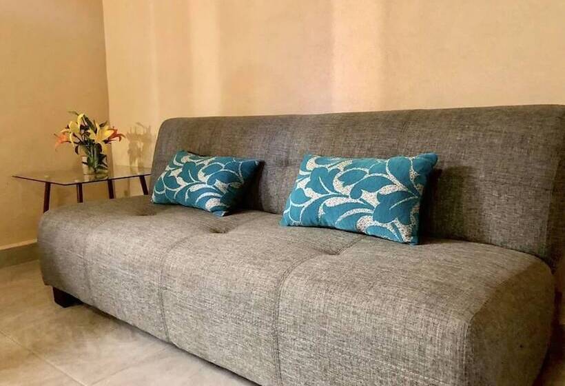 בית מלון כפרי Pacific Inn