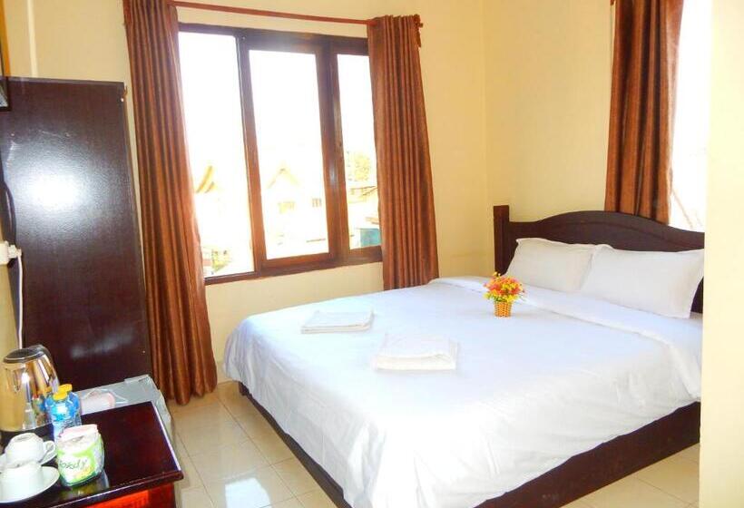 בית מלון כפרי Vang Vieng Camellia