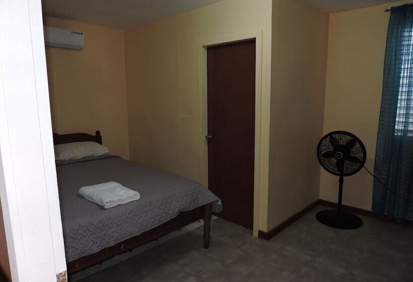 בית מלון כפרי Wild Panther S Guest House & Hostel