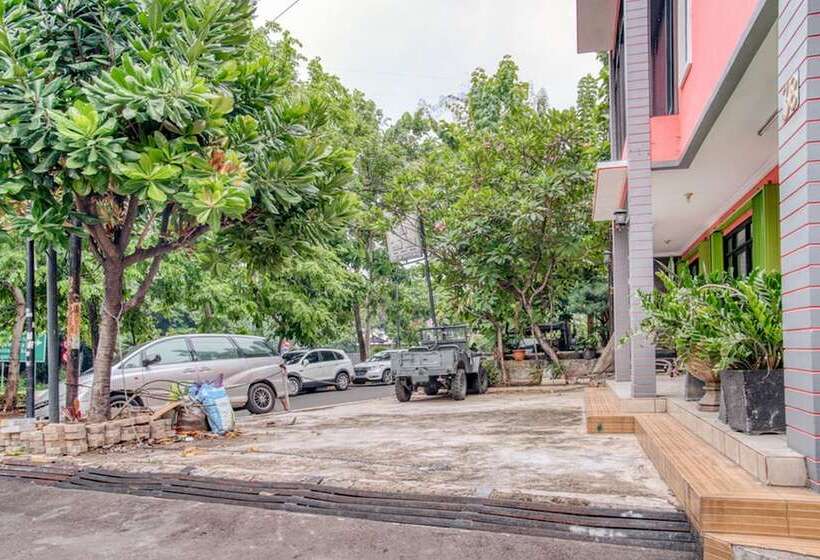 펜션 Reddoorz Near Taman Mini Jakarta