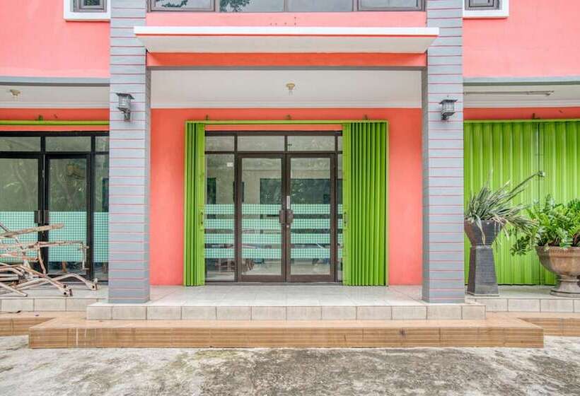 پانسیون Reddoorz Near Taman Mini Jakarta