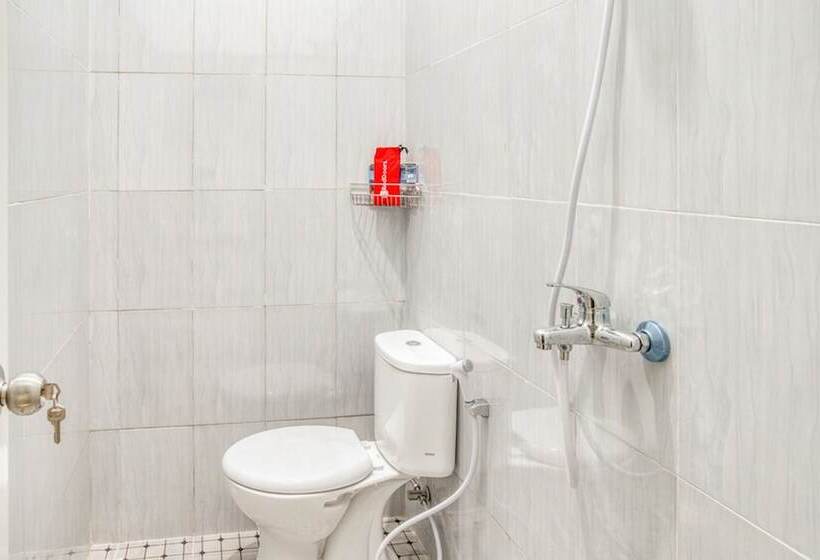 پانسیون Reddoorz Near Taman Mini Jakarta