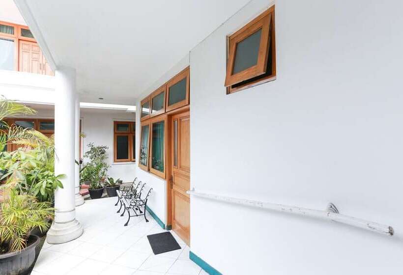 膳宿费 Reddoorz Syariah Near Alun Alun Magelang Bayeman