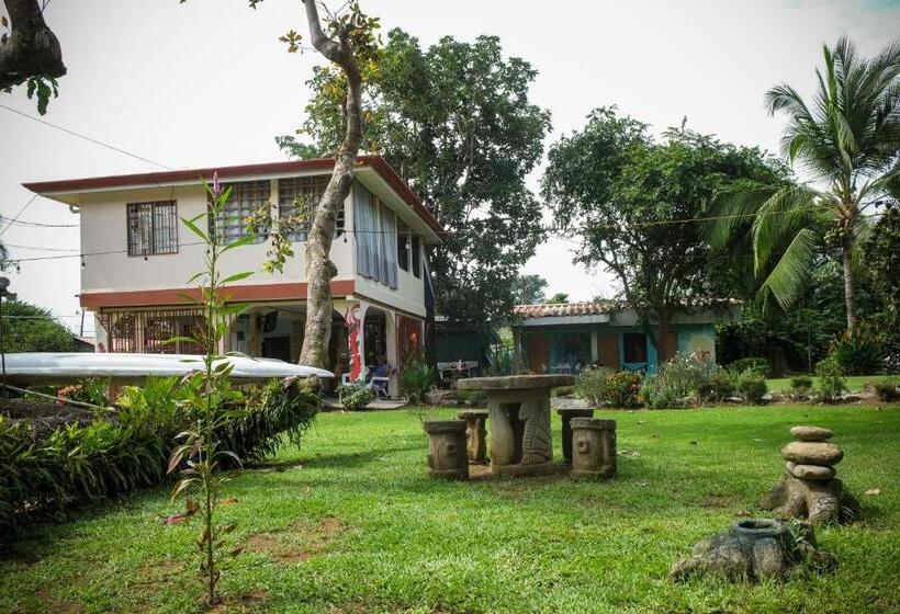 هاستل Yubarta Lodge