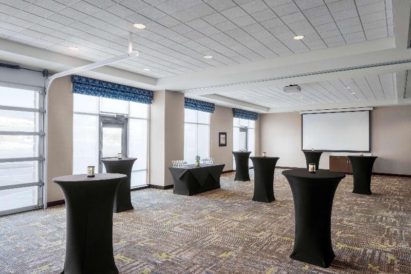 호텔 Hampton Inn & Suites By Hilton Kelowna Airport