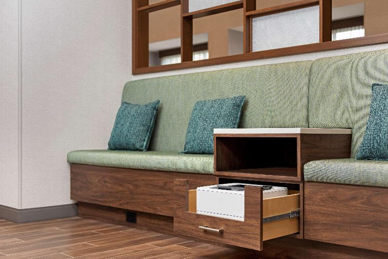 호텔 Hampton Inn & Suites By Hilton Kelowna Airport