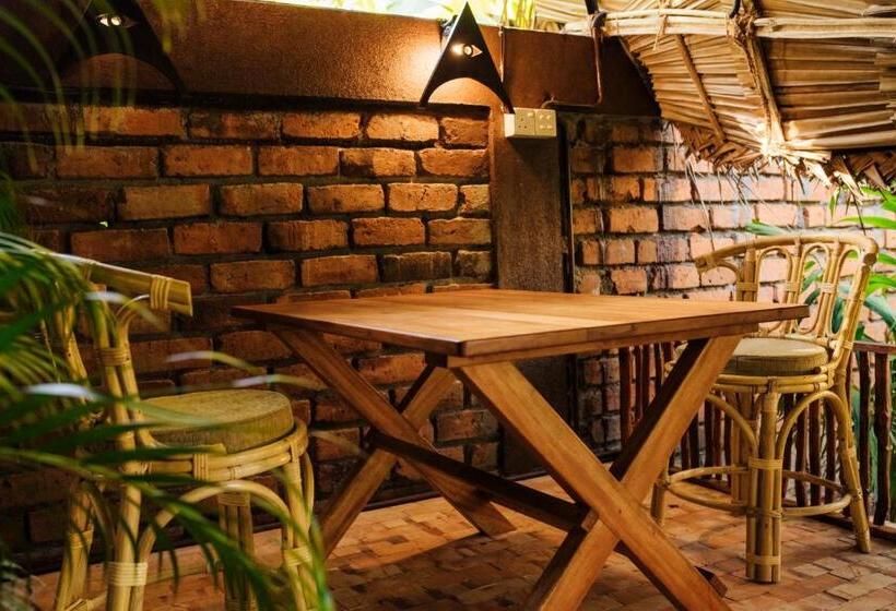 Отель Igabara Hobbit House