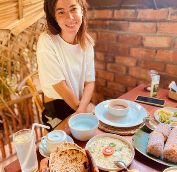 Отель Igabara Hobbit House