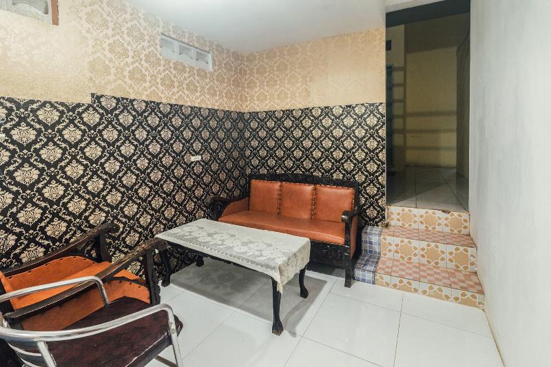 Отель Oyo 2165 Alyah Guest House Syariah