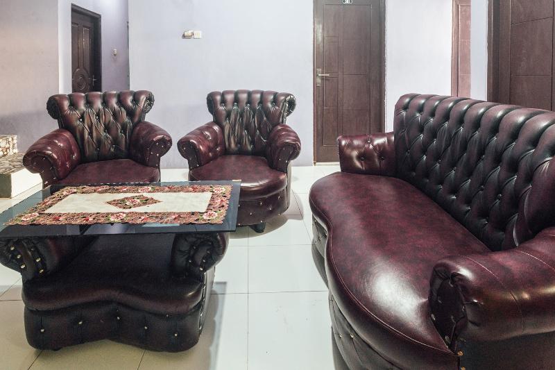 هتل Oyo 2165 Alyah Guest House Syariah